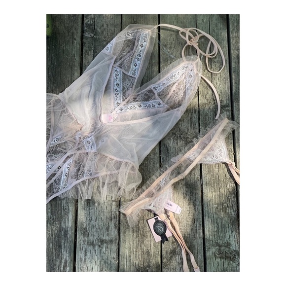 Victoria’s Secret Bodysuit & Garter Matching Lace - Picture 8 of 14